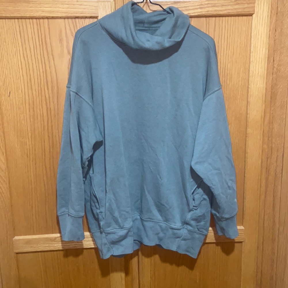 Green turtle neck sweatshirt
